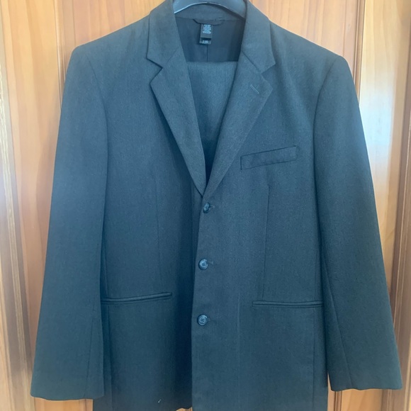 Charcoal Claiborne Suit - Picture 1 of 2